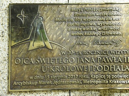 Kaplica św. Jana Pawła II pod papieskim ołtarzem w wykonaniu Jana Cieplińskiego