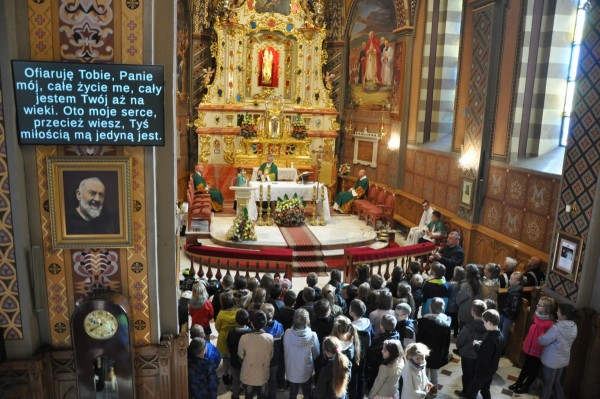 Bogata niedziela - XIX Dzień Papieski - misje, Solidarność, Iskra Miłosierdzia...