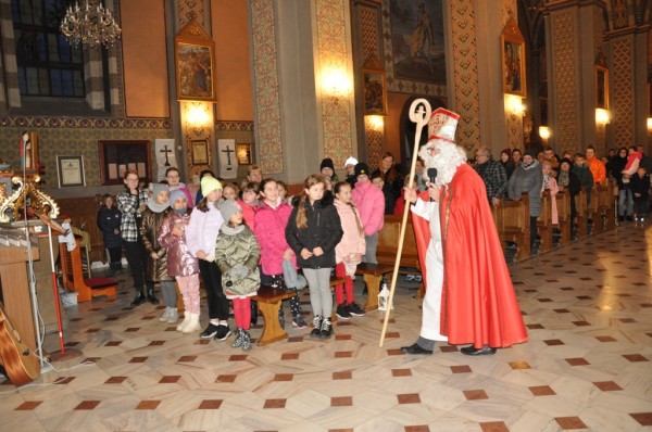 Dzieci ludźmierskie odwiedził św. bp Mikołaj
